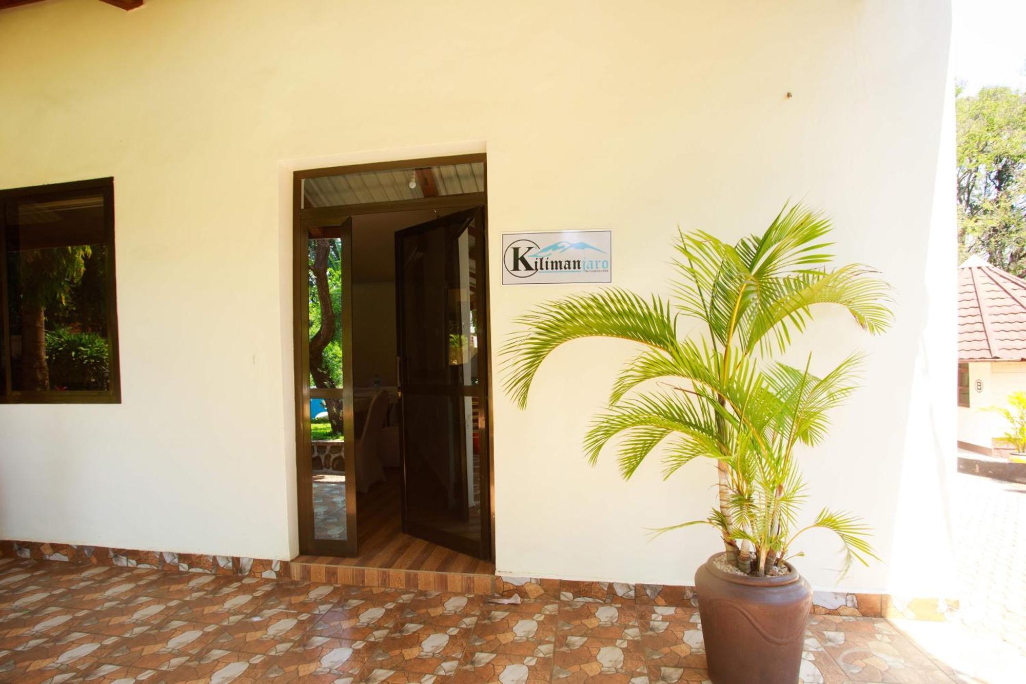 Keys Hotel Moshi Ngoại thất bức ảnh