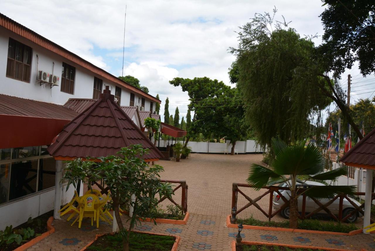 Keys Hotel Moshi Ngoại thất bức ảnh